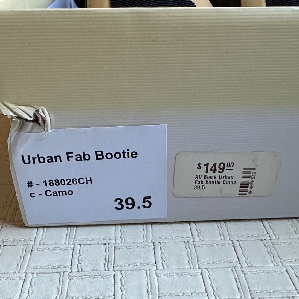 NIB - ALL BLACK - Urban Fab Camouflage Heeled Boots Size 8.5 - Picture 2 of 4